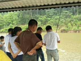 人工水泥河道钓鱼技巧大全（打造完美的人工水泥河道钓鱼体验）