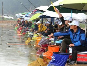 小雨中垂钓的技巧与方法（掌握好天时地利人和）