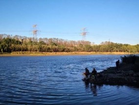 深水死水河钓鱼技巧（掌握深水钓鱼的技巧）