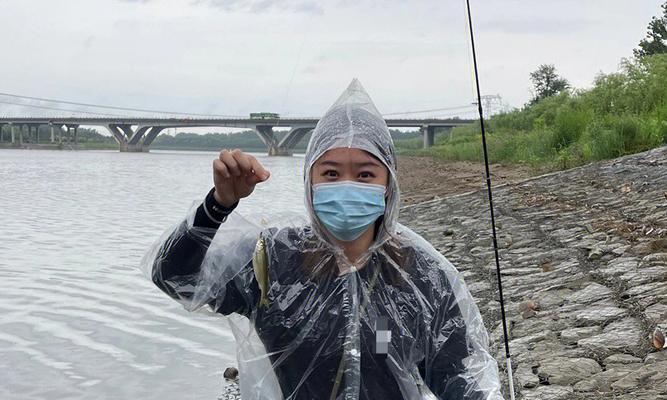 春雨钓鱼技巧（探秘春雨中的钓鱼技巧）  第3张