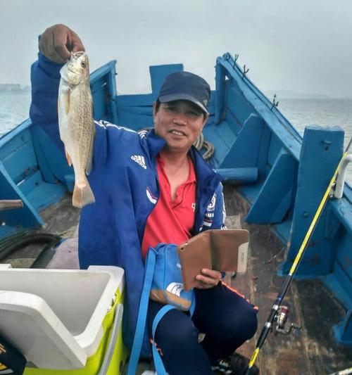 海岛夜钓鳗鱼技巧（夜钓鳗鱼的捕捞技巧与经验分享）  第3张