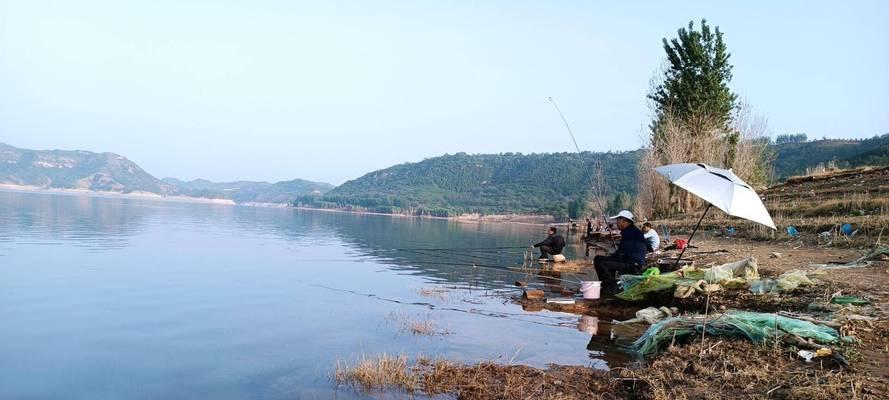 海竿冰钓鲫鱼技巧（掌握冰钓鲫鱼的必备技巧）  第1张