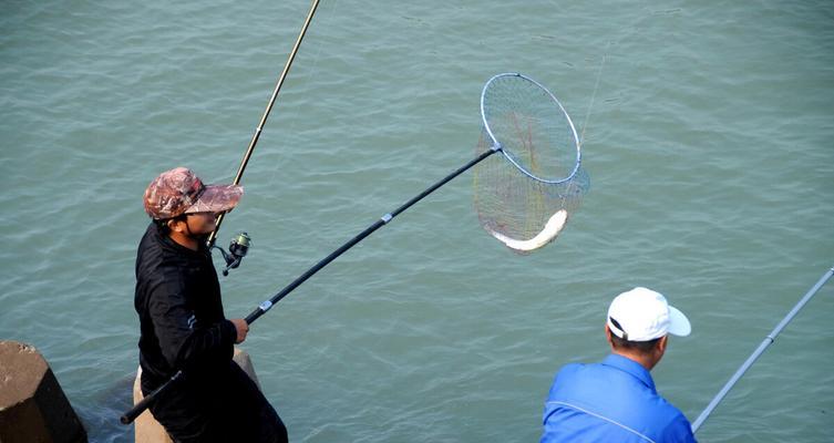 海竿钓鱼技巧大揭秘（掌握海竿钓鱼技巧）  第3张