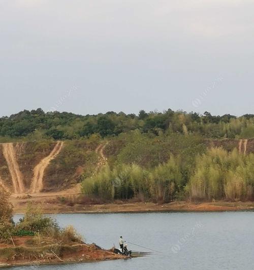 龙泉湖钓鱼技巧（掌握龙泉湖钓鱼的绝佳技巧）  第1张