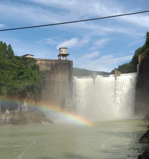 水底钓鱼的乱石多技巧（乱石多水底钓鱼的高效技巧与经验分享）  第1张