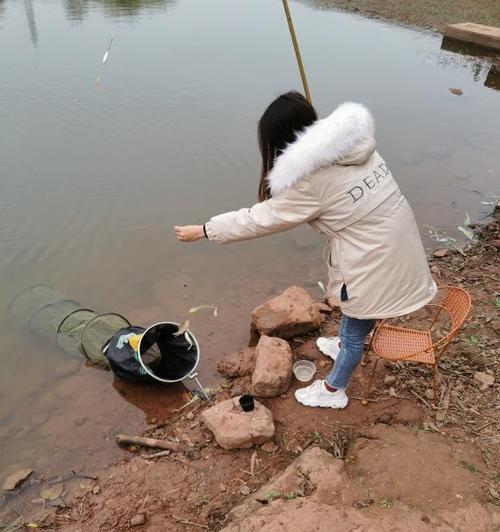 轻便鱼桶钓鱼技巧（鱼桶钓鱼的最佳技巧）  第2张