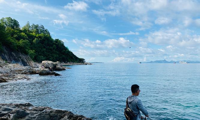 清澈海水钓鱼技巧教学（如何在清澈海水中提高钓鱼技巧）  第3张