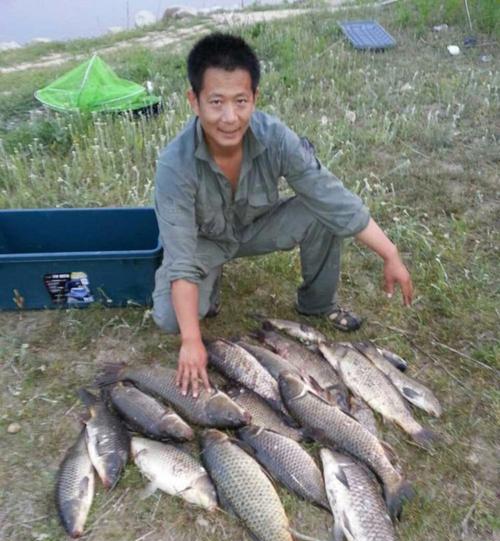 秋冬海竿野钓鲤鱼技巧（海竿钓鲤鱼技巧）  第1张