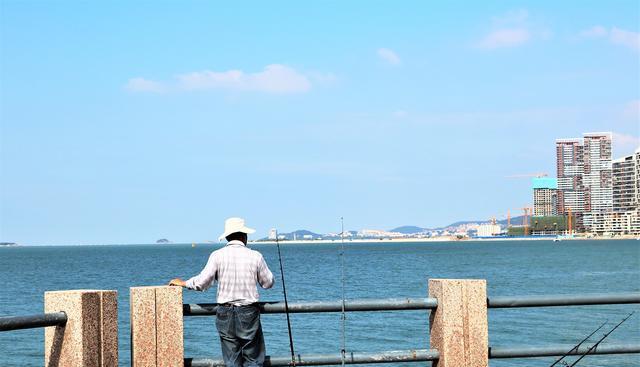 秋冬季海竿野钓技巧（挑选合适的饵料和鱼漂）  第3张