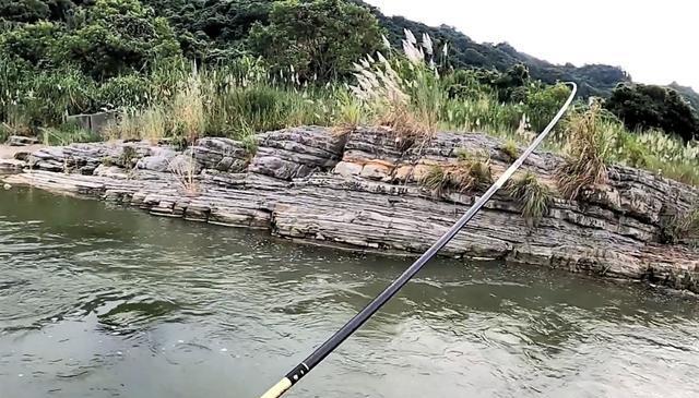 夏季水库钓大鱼溜鱼技巧（掌握钓鱼技巧轻松垂钓大鱼）  第1张