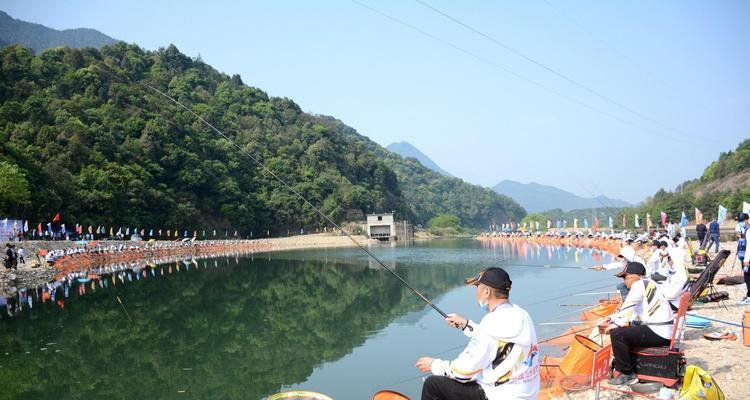 初夏野生河道钓鱼技巧（探寻鱼儿的秘密）  第1张