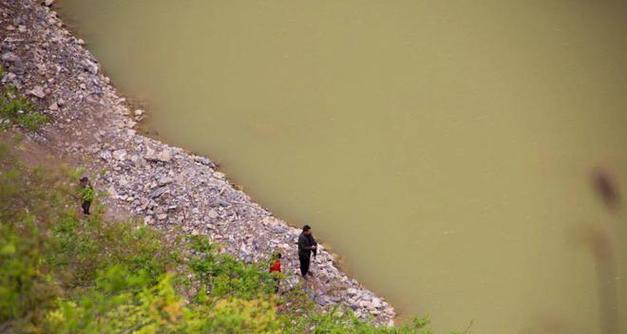 野生石洞钓鱼技巧（挑战自然极限）  第1张