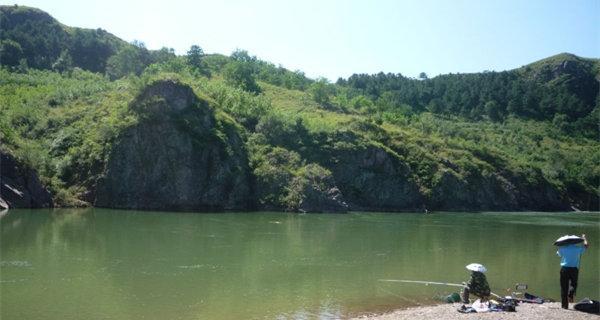 闸坝湖钓鱼技巧（掌握湖泊特点）  第3张