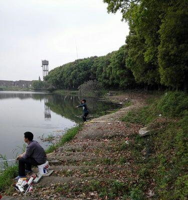 傍晚河里钓鱼技巧是什么样的？如何提高钓获率？  第1张