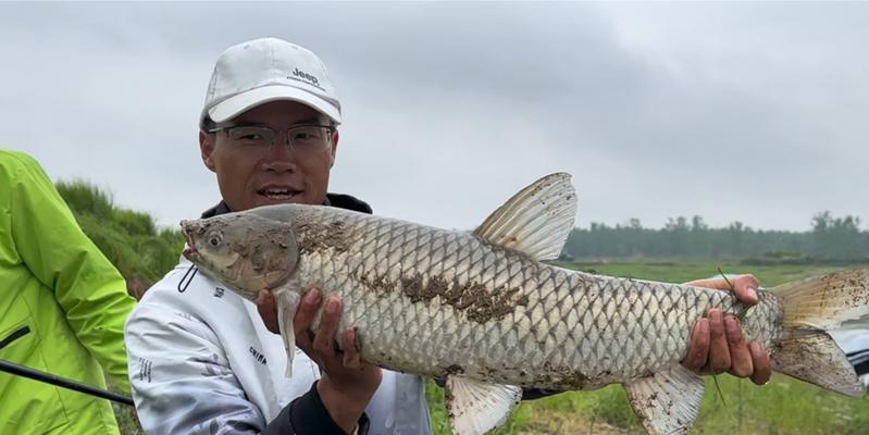 暴雨中钓鱼的技巧是什么？如何应对恶劣天气提高钓鱼成功率？  第3张